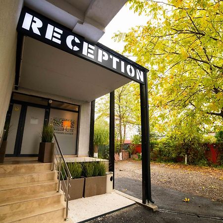 Апарт готель Bucharest Airport Accomodation Отопень Екстер'єр фото
