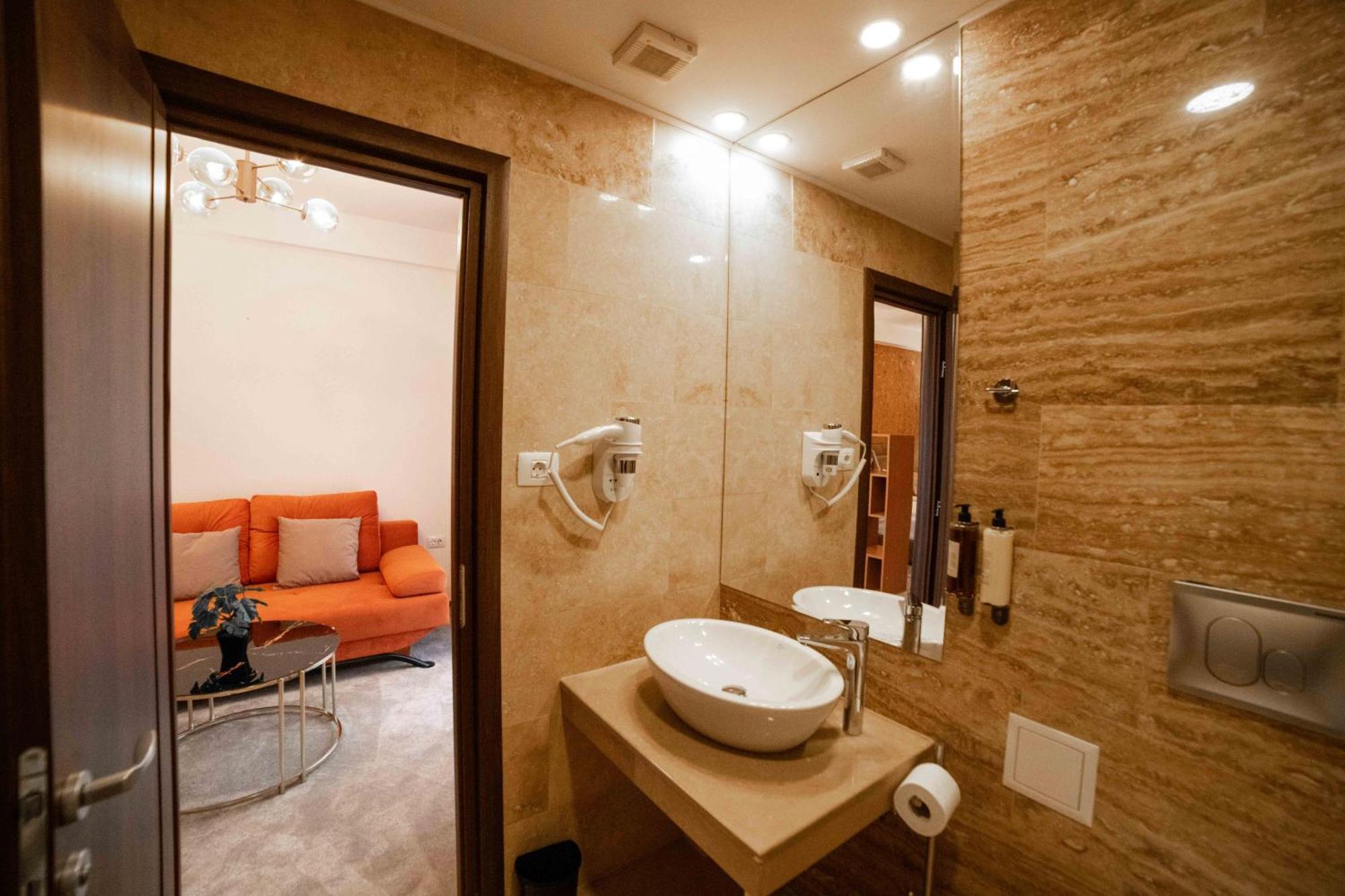 Апарт готель Bucharest Airport Accomodation Отопень Екстер'єр фото