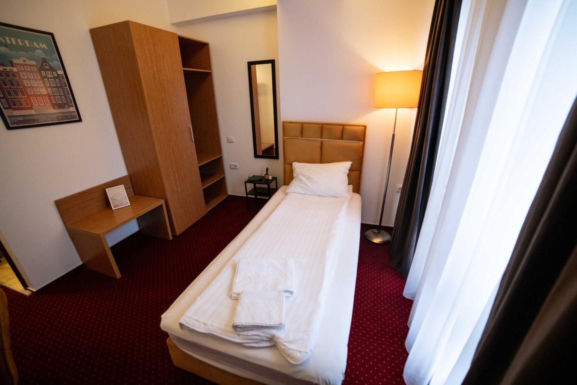 Апарт готель Bucharest Airport Accomodation Отопень Екстер'єр фото
