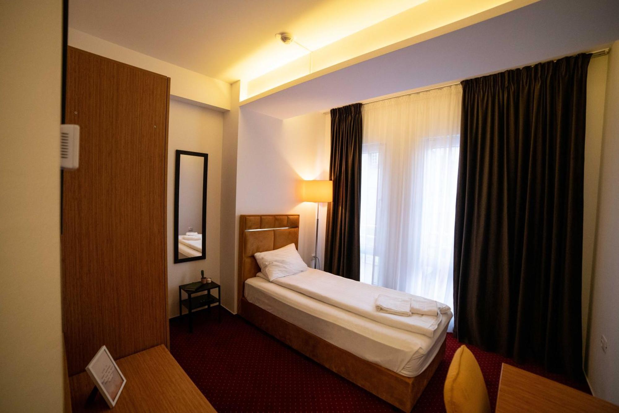 Апарт готель Bucharest Airport Accomodation Отопень Екстер'єр фото