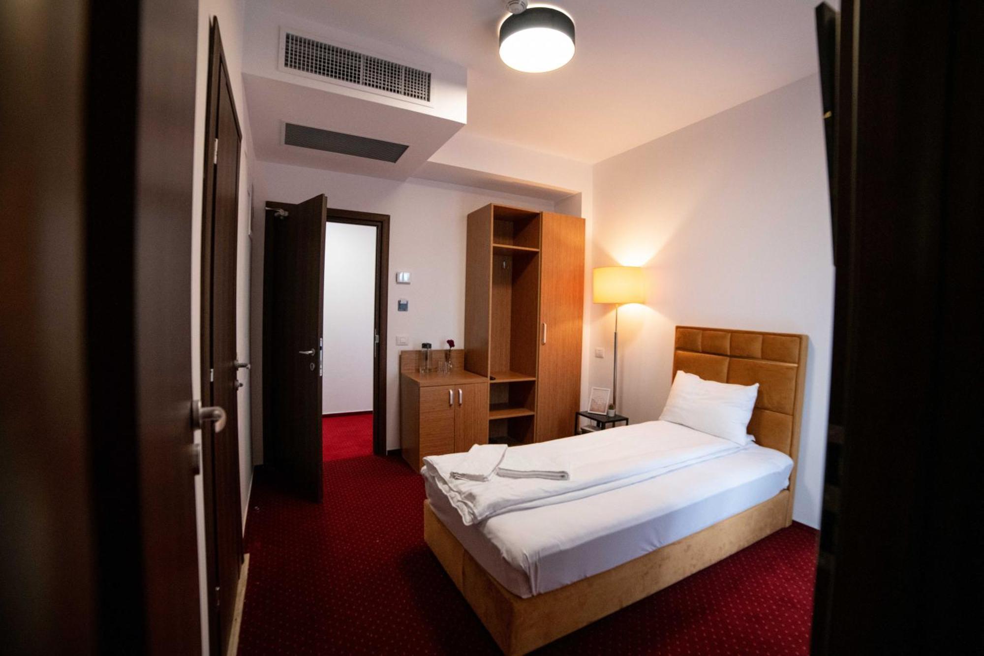 Апарт готель Bucharest Airport Accomodation Отопень Екстер'єр фото