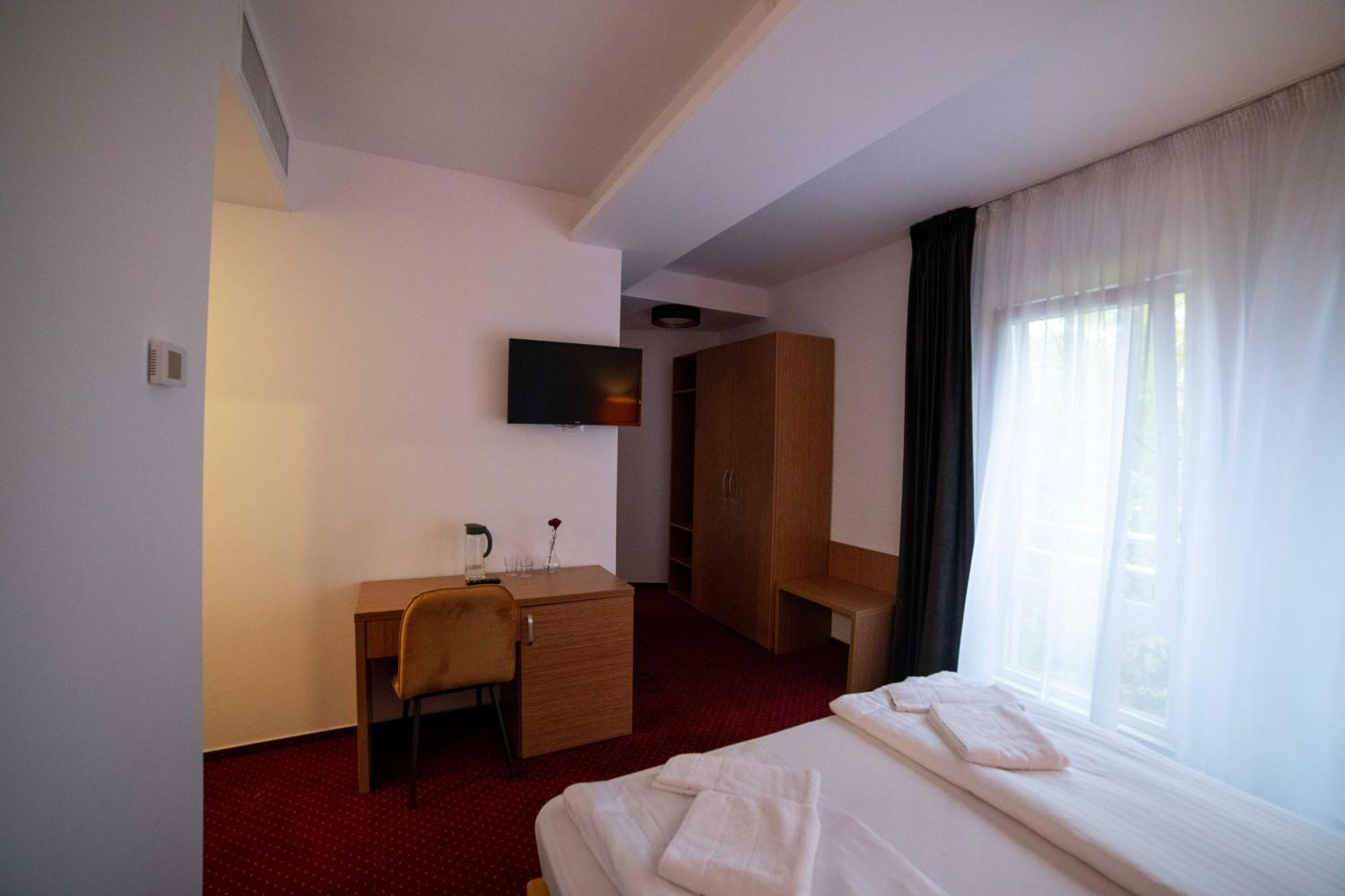 Апарт готель Bucharest Airport Accomodation Отопень Екстер'єр фото